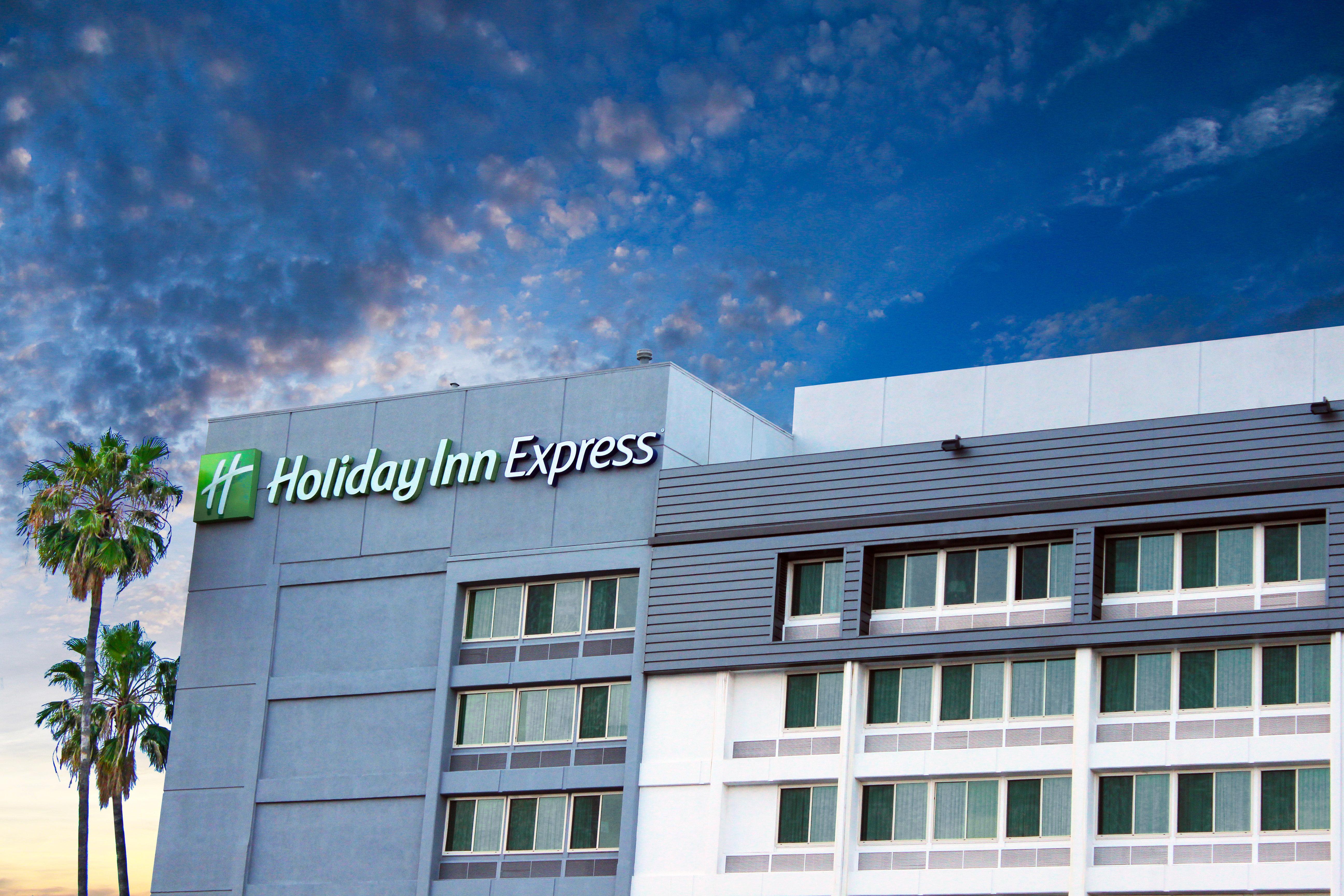 Holiday Inn Express Van Nuys, An Ihg Hotel Los Angeles Exterior photo